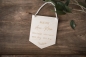 Preview: Holzschild Wimpelform "Hallo Welt" personalisiert