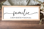 Preview: Familien Holzschild aus Eschenholz mit schwarzem 3D-Acryl-Schriftzug „Familie“ und personalisierten Namen im UV-Druck