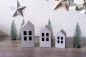 Preview: DIY Papierhäuser Set zum Basteln – 24 Häuser aus Fotokarton in Grau, ideal für Adventskalender oder Winterdeko  URL Keywords: