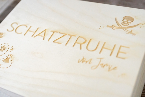 Holzbox "Schatztruhe" Pirat - personalisiert