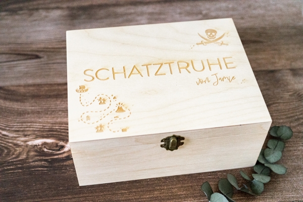 Holzbox "Schatztruhe" Pirat - personalisiert