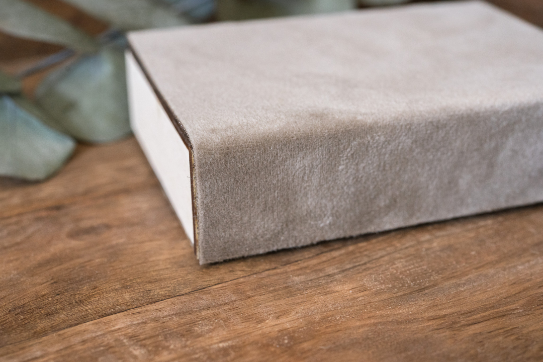 Holzbox No.117 mit Deckel aus Samt individuell | Gravur oder UV-Druck | für USB Stick