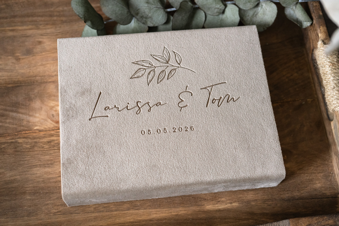 Holzbox No.112 mit Deckel aus Samt individuell | Gravur oder UV-Druck