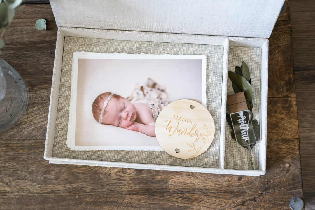 Preview: Leinen-Fotoschachtel mit Seidenband – handgemacht