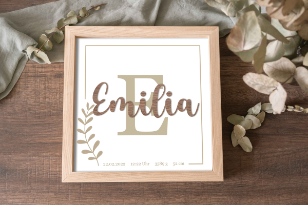 Preview: Geburtsdaten Holzschild mit Initiale & 3D-Holzschriftzug – personalisiertes Babybild aus Eschenholz
