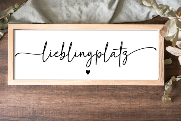 Preview: Holzschild „Lieblingsplatz“ aus Eschenholz mit schwarzem 3D-Acryl-Schriftzug – stilvolle Wanddeko und Geschenkidee für Zuhause
