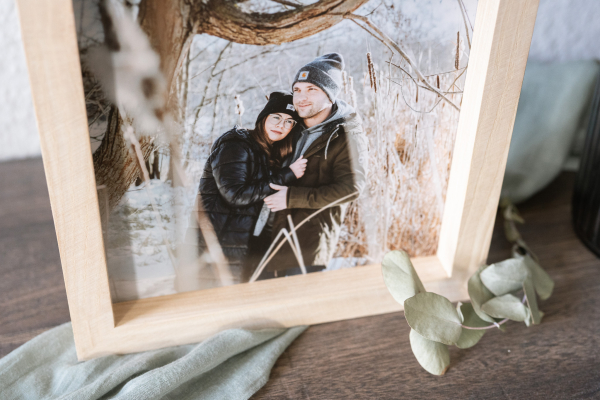 Preview: Holzbild mit hochwertigem Fotodruck im massiven Eschenholzrahmen – personalisiertes Geschenk und Dekoration
