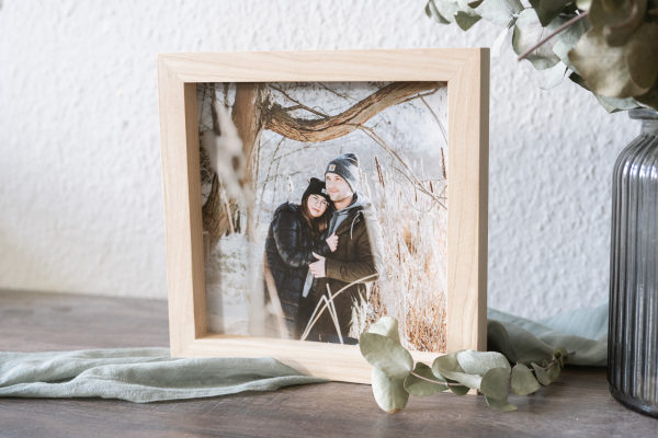 Preview: Holzbild mit hochwertigem Fotodruck im massiven Eschenholzrahmen – personalisiertes Geschenk und Dekoration