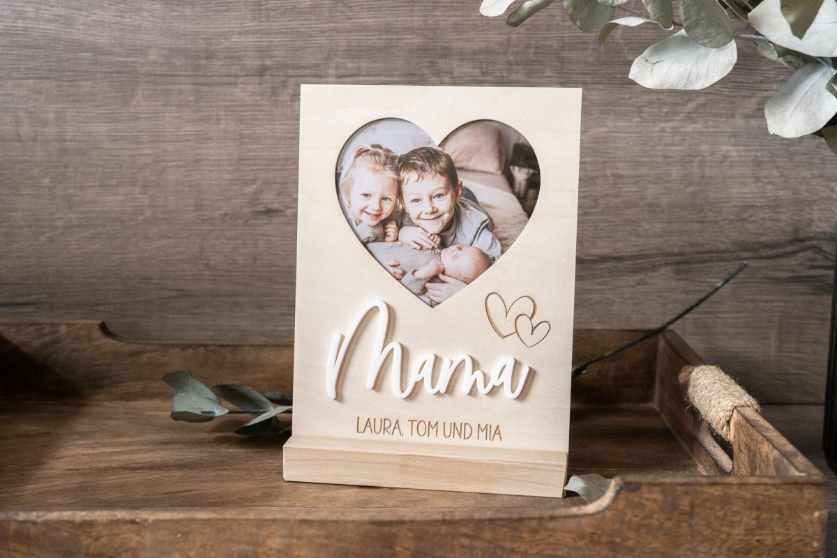 Preview: Holzaufsteller mit Bilderrahmen, Sternform, Gravur kleiner Stern