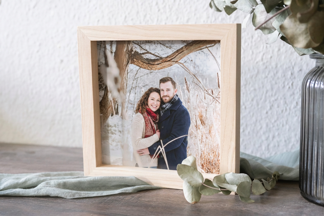 Preview: Holzbild mit hochwertigem Fotodruck im massiven Eschenholzrahmen – personalisiertes Geschenk und Dekoration