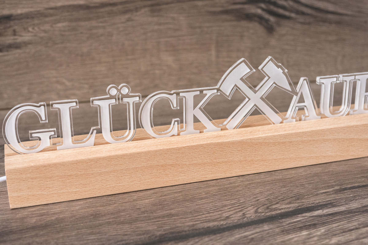 LED-Acrylglaslampe mit Holzsockel: Schriftzug „GLÜCK AUF“ mit Schlägel & Eisen, warmweißes Licht (USB).
