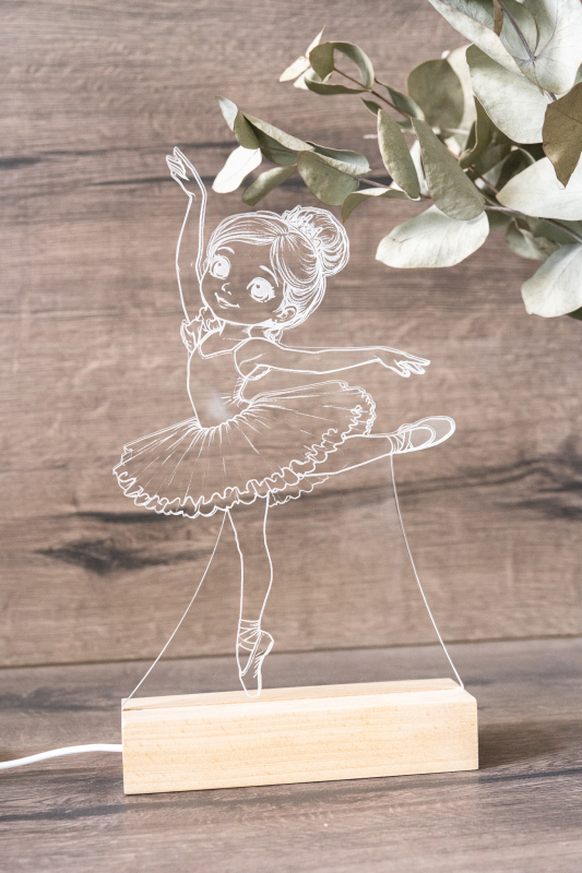 Personalisierte LED Acrylglas Lampe mit Ballerina Motiv, warmweiß leuchtend, auf Holzsockel mit Namensgravur