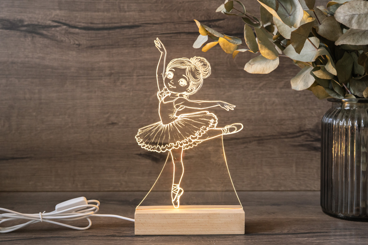 Personalisierte LED Acrylglas Lampe mit Ballerina Motiv, warmweiß leuchtend, auf Holzsockel mit Namensgravur