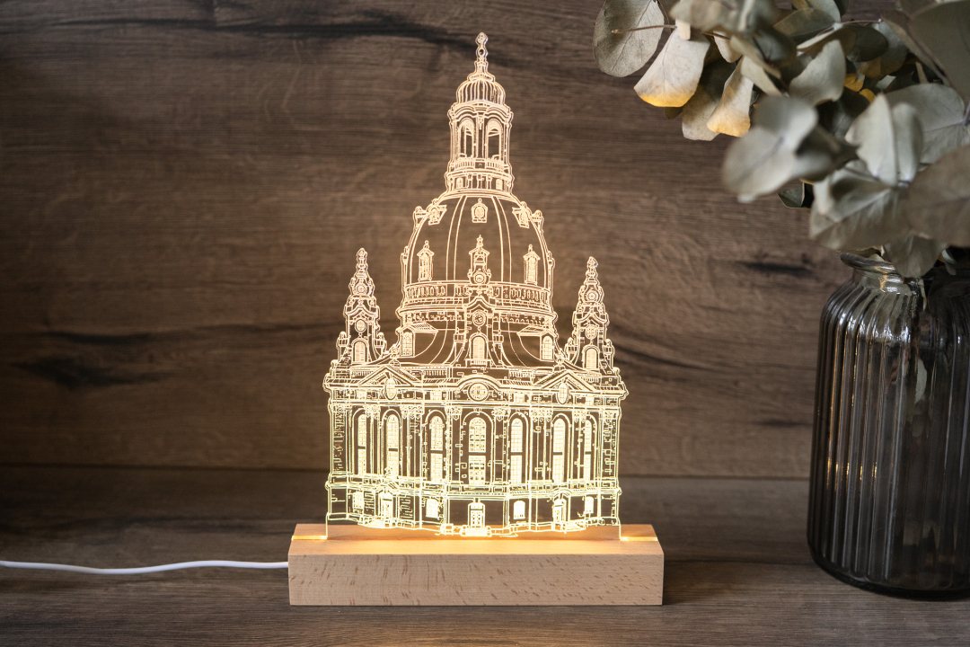 LED Acryl Lampe mit Frauenkirche Dresden auf Holzsockel, warmweißes Licht, USB-Kirchelampe als Deko und Heimatgeschenk