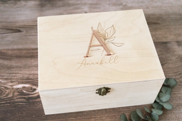 Holzbox Name / Initial / Floral - personalisiert