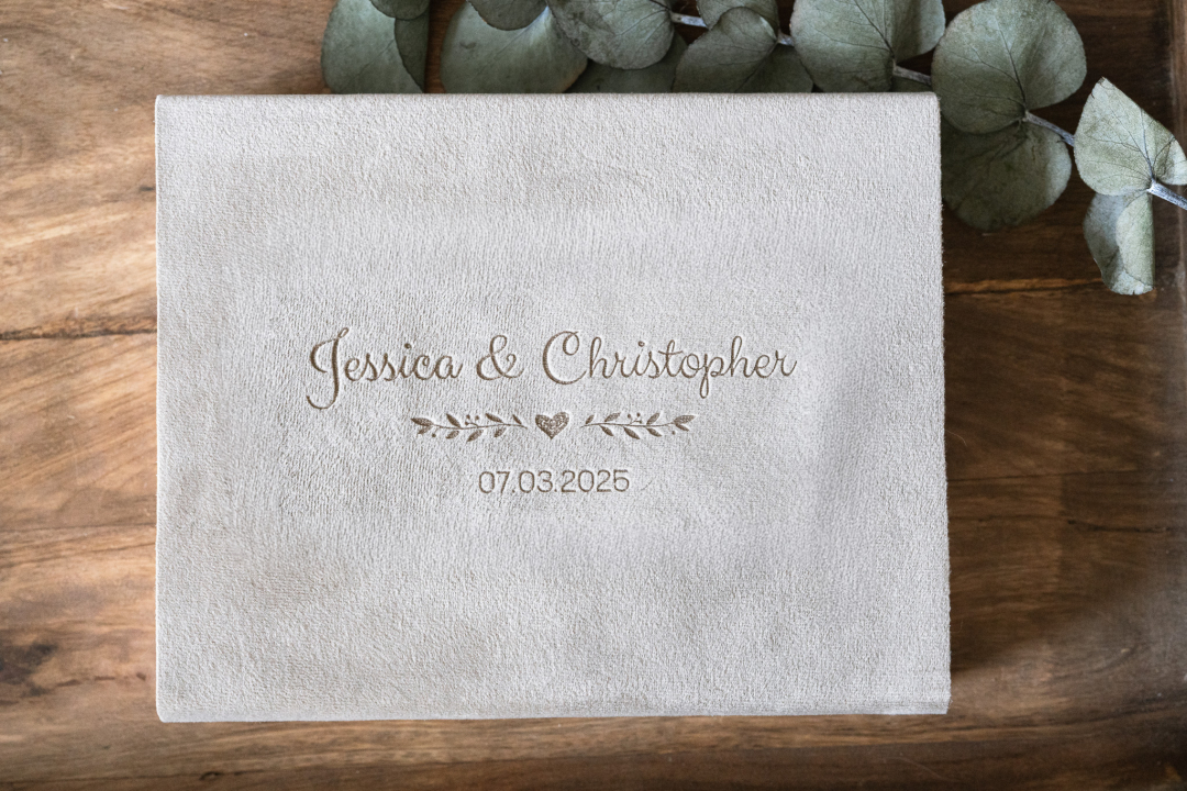 Set No.19 USB / USB C Stick mit Holzbox aus Samt - personalisiert mit Gravur oder UV Druck