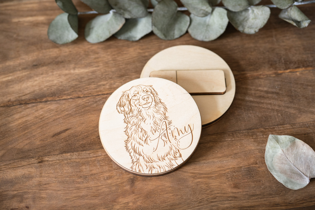 Set No.18 - USB-Stick mit Holzbox rund – personalisiert mit Name