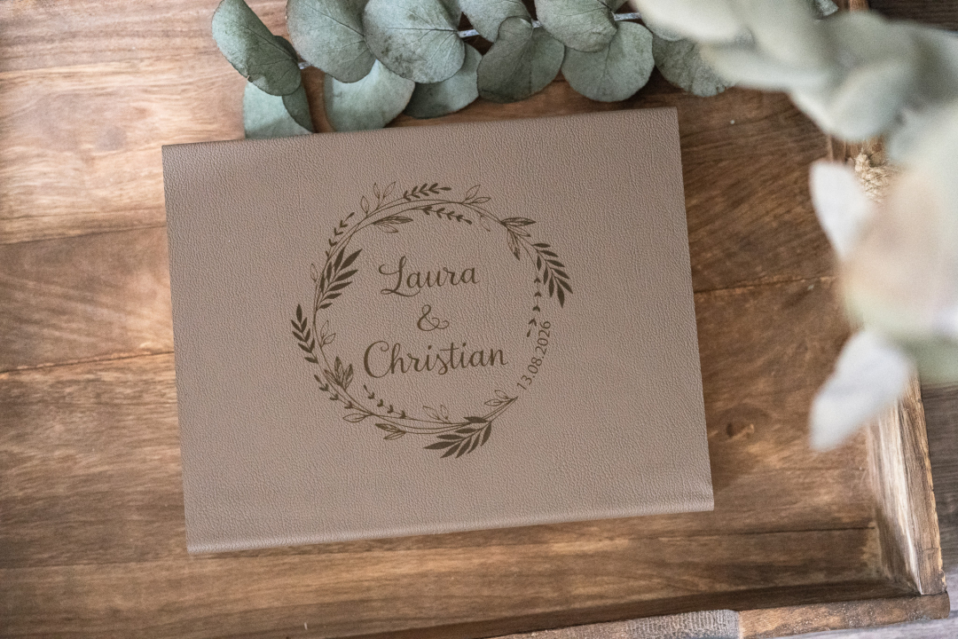 Set No.21 USB / USB C Stick mit Holzbox aus Kunstleder - personalisiert mit Gravur oder UV Druck