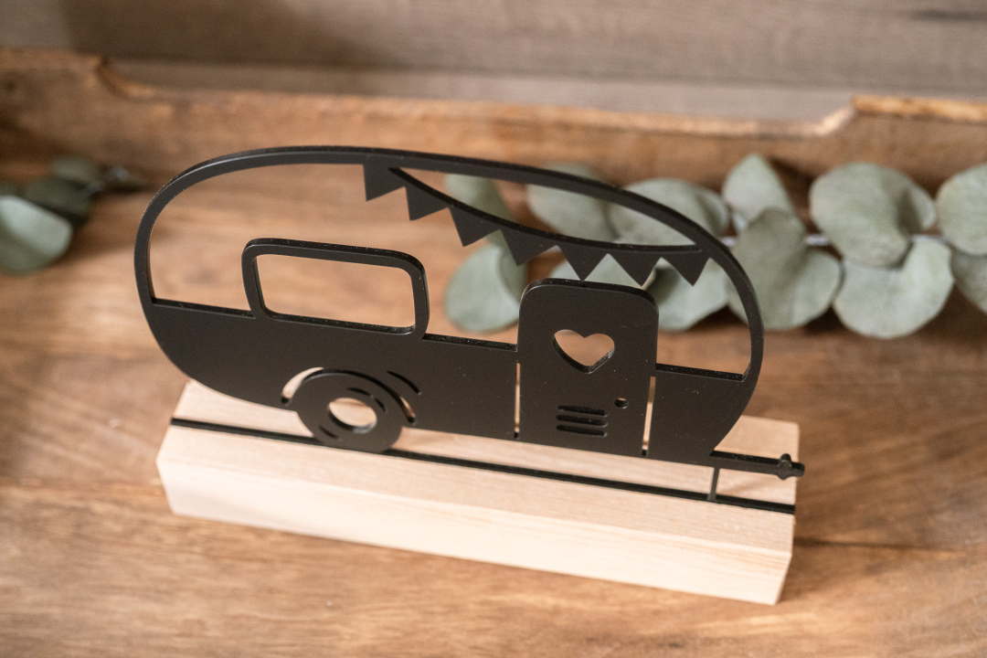Geldgeschenk Wohnwagen mit Holzsockel & Gravur  –  personalisierbar