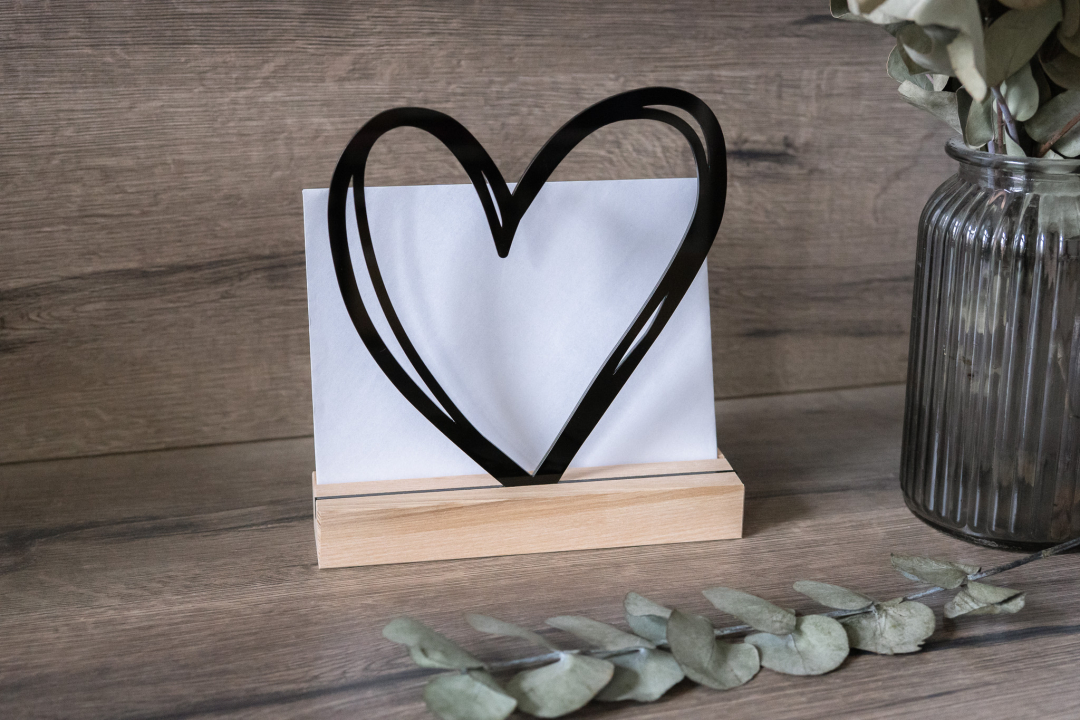 Geldgeschenk Herz mit Holzsockel & Gravur  –  personalisierbar