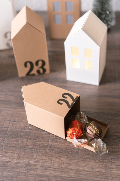 Adventskalender Häuser Set – 24 Papierhäuser mit Zahlen